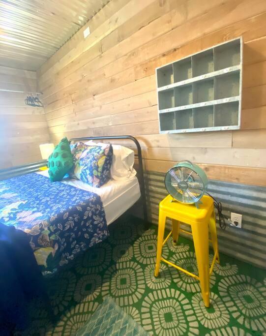 Clover Casita - Your Perfect Getaway in Lockhart - Housity