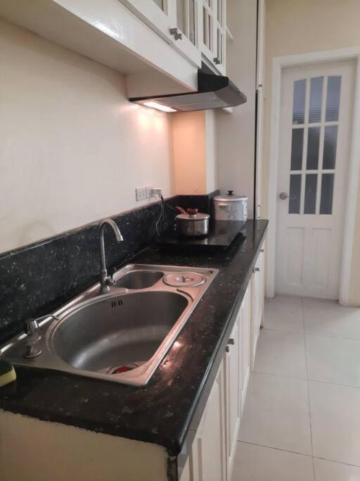 Door Two Guest House - Housity