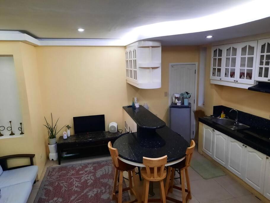 Door Two Guest House - Housity