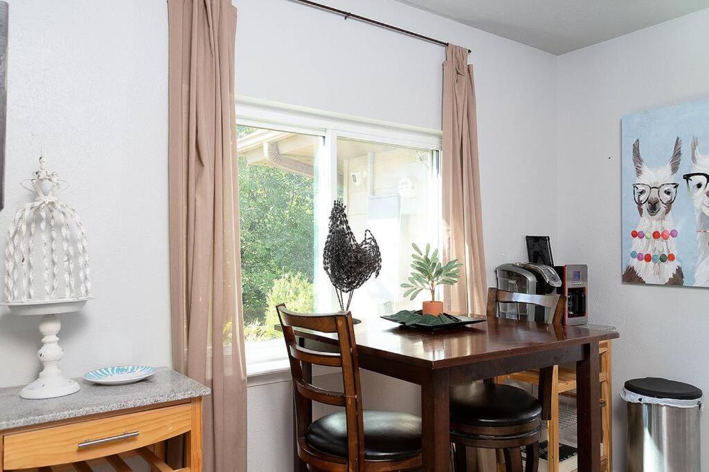 DFW Hidden Gem 10 mins to Arlington - Housity