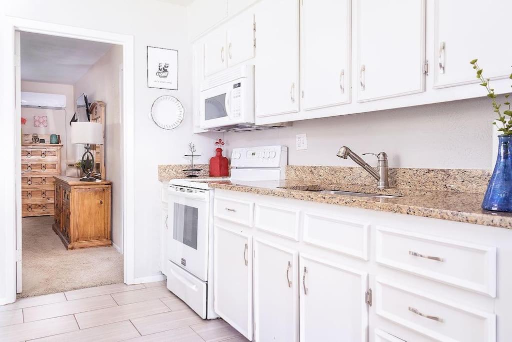 DFW Hidden Gem 10 mins to Arlington - Housity
