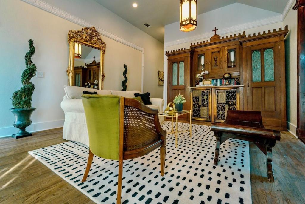 **New On Booking** ~ The Braun Manor ~ A Historical Mansion - Housity