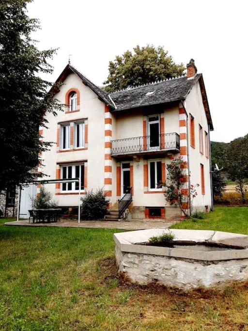Ancienne maison de tisserand au coeur du Cantal - Housity
