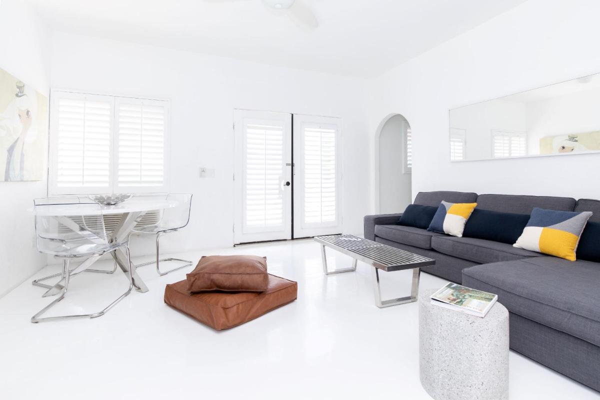 Alcazar Palm Springs - Housity