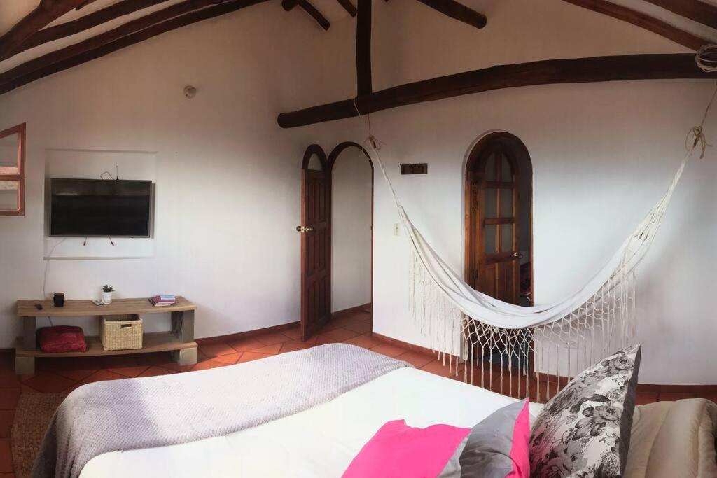 CASA LOMA Guest House - Housity