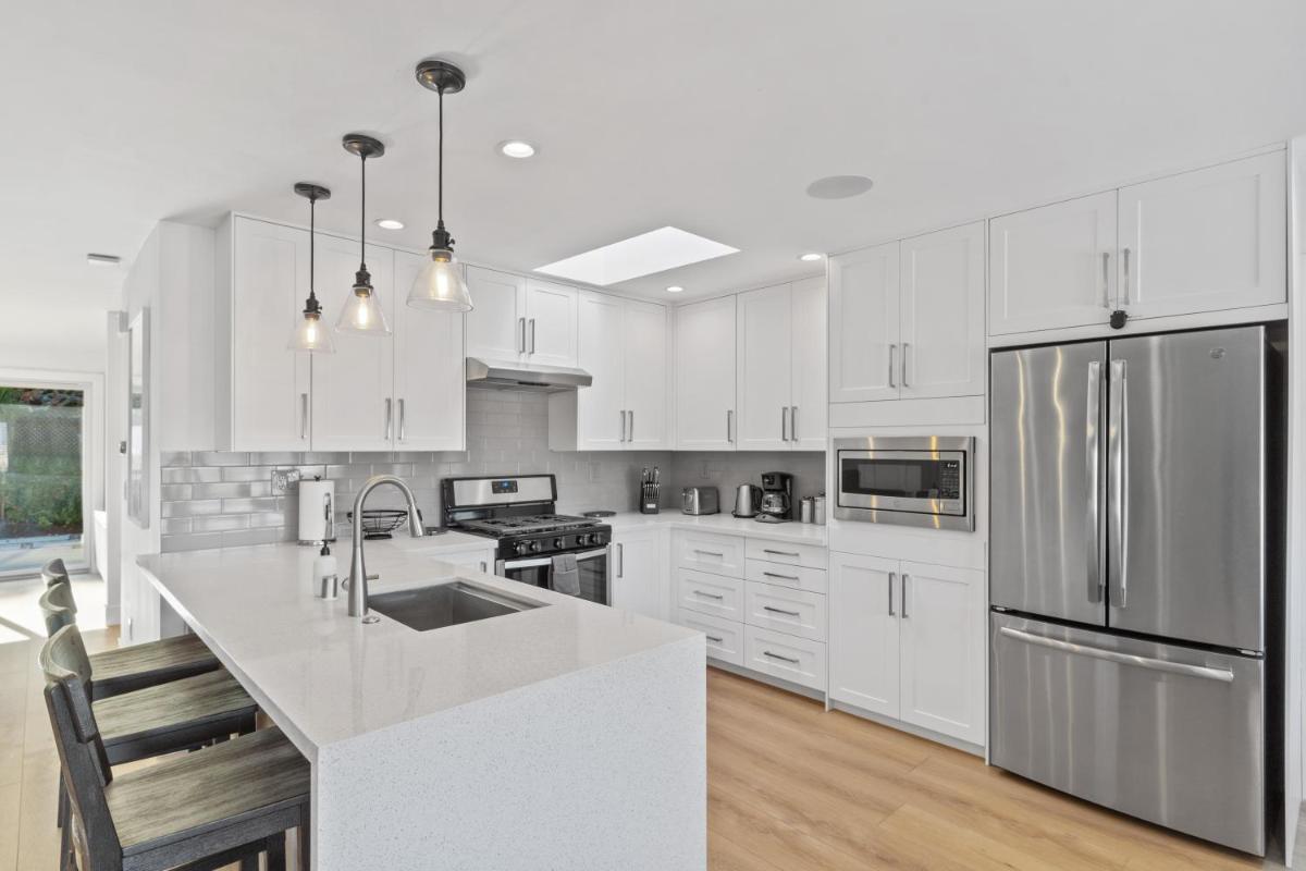 @ Marbella Lane - 3BR w/sweeping views of Bay Area - Housity