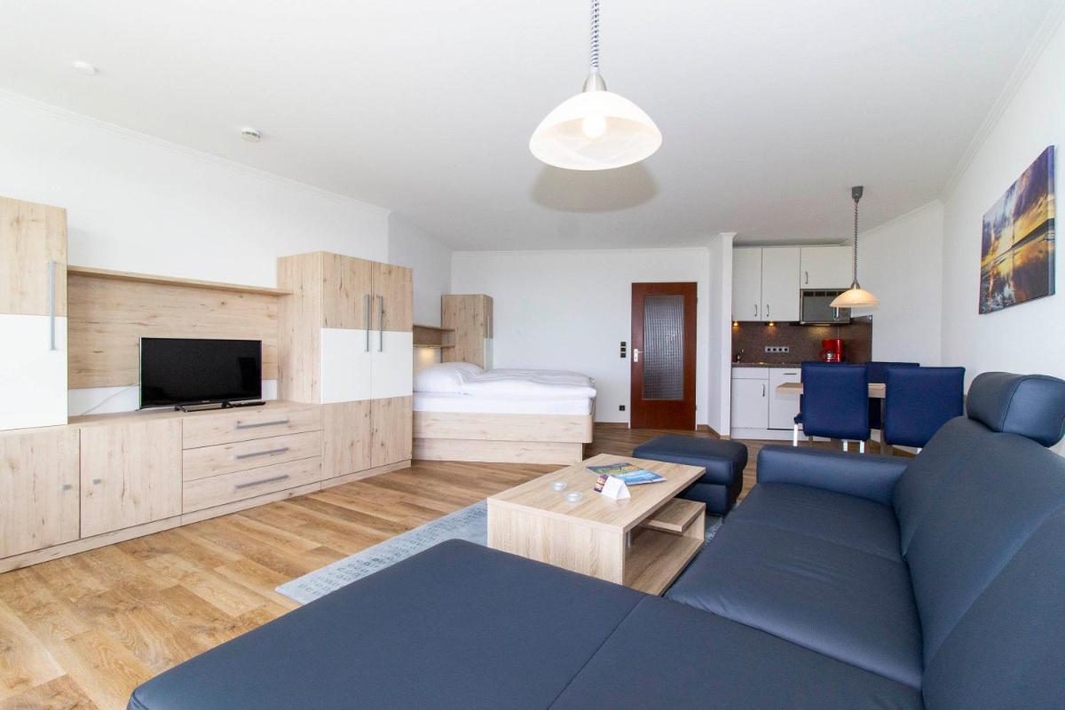 Lord Nelson 706 - Housity