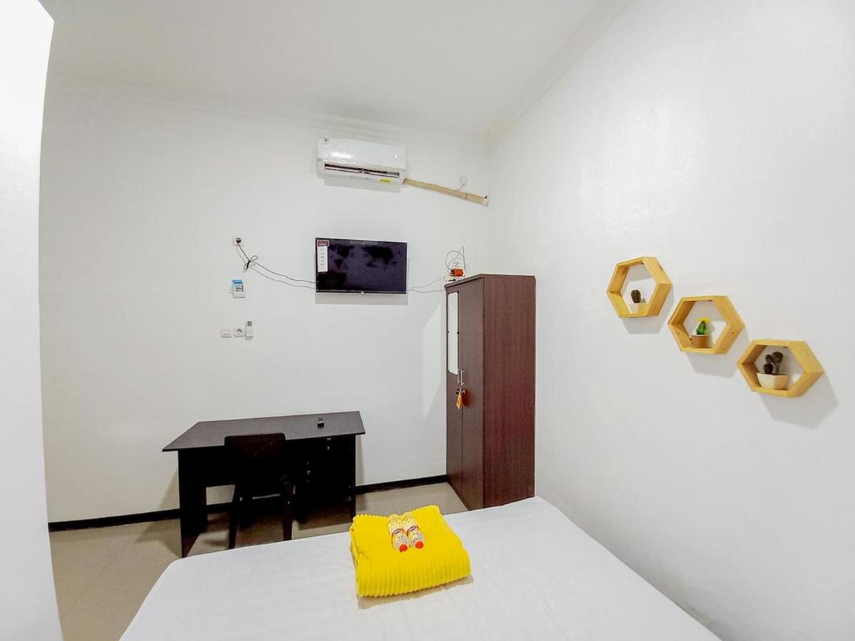 Suitetrails - Homestay Bahari near Wisata Bahari Tlocor Sidoarjo Mitra RedDoorz