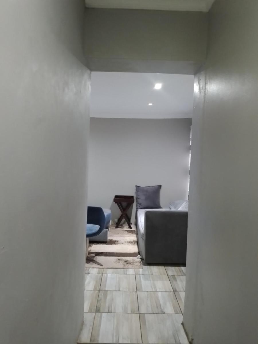 1 bedroom self-catering -R5 - Housity