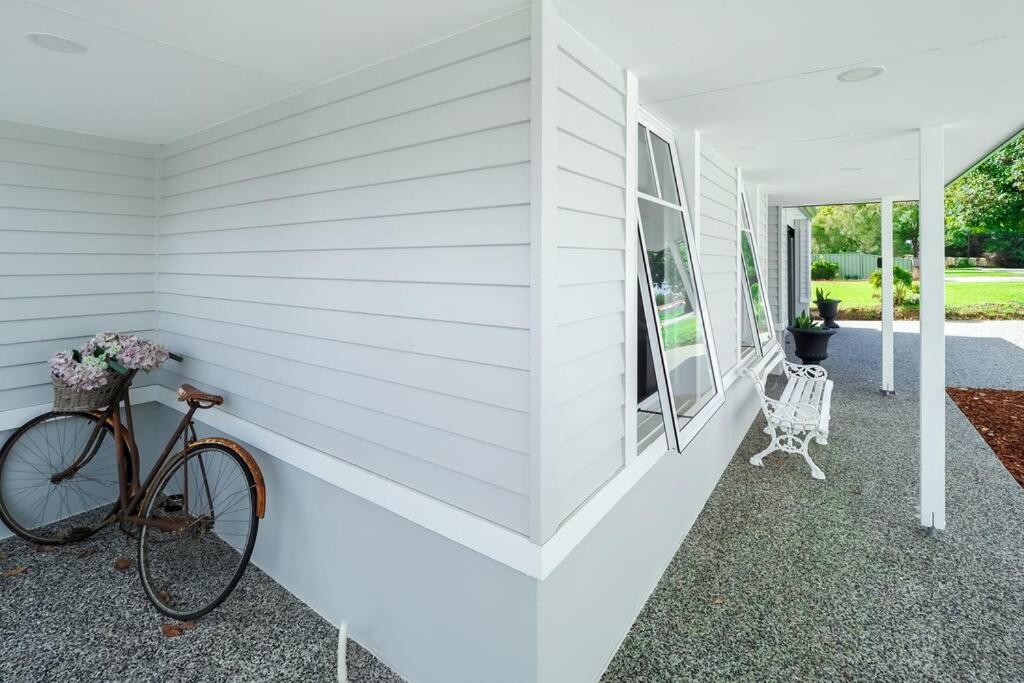Suitetrails - New Home~close to Airport & Swan Valley inc B/fast 1st Morning~