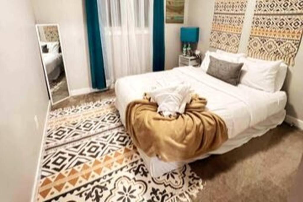 Home 5min to WEM 4min to River cree Casino - Housity