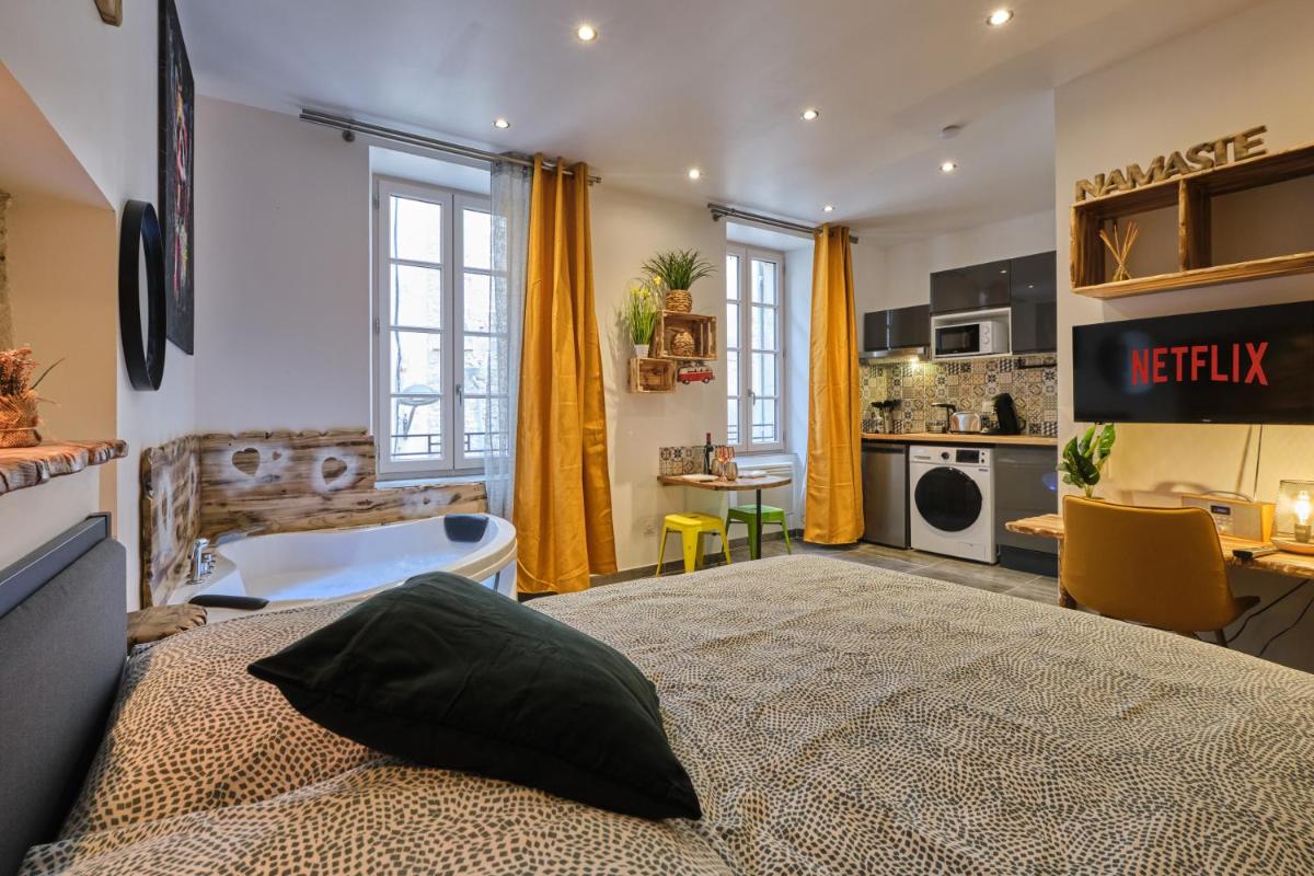 Place Carnot - studio tout équipé avec jacuzzi proche toutes commodités - Housity