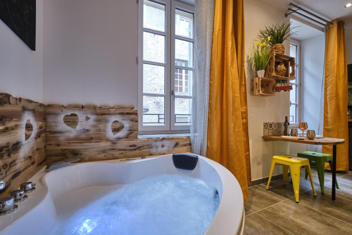 Place Carnot - studio tout équipé avec jacuzzi proche toutes commodités - Housity