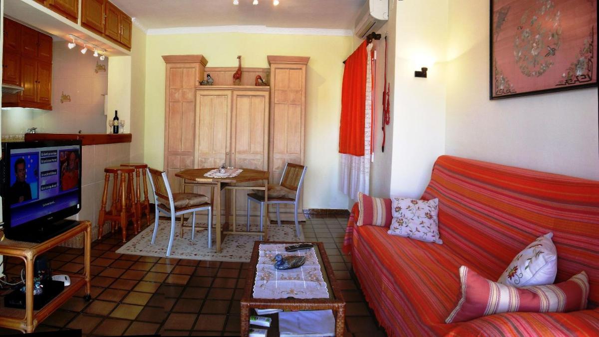 Morairas lovers nest in villa park Villotel no001 - Housity