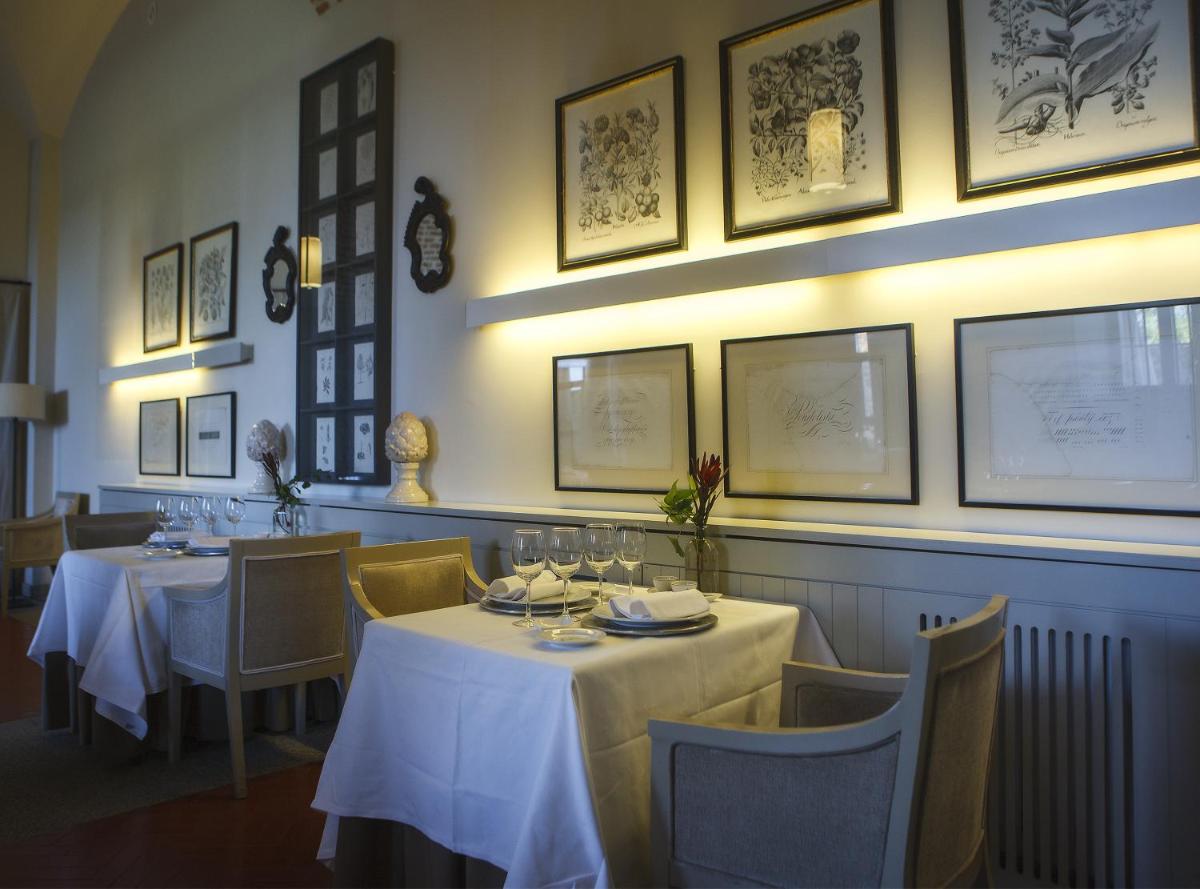 Un restaurante o sitio para comer en Parador de La Granja