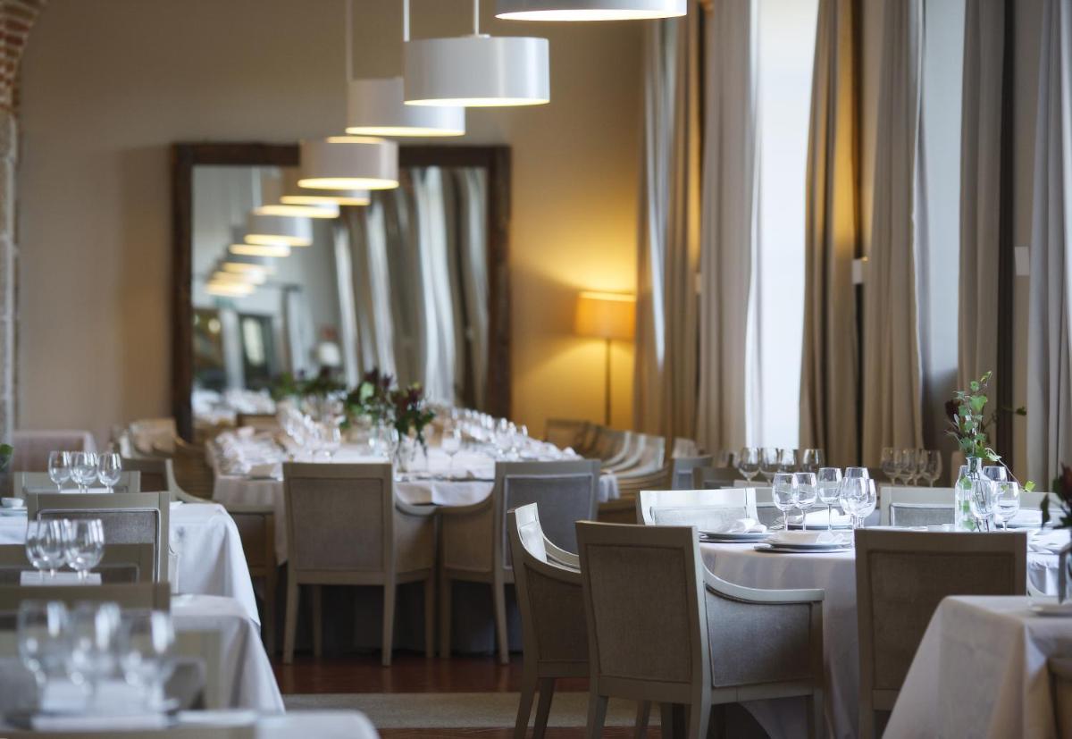 Un restaurante o sitio para comer en Parador de La Granja