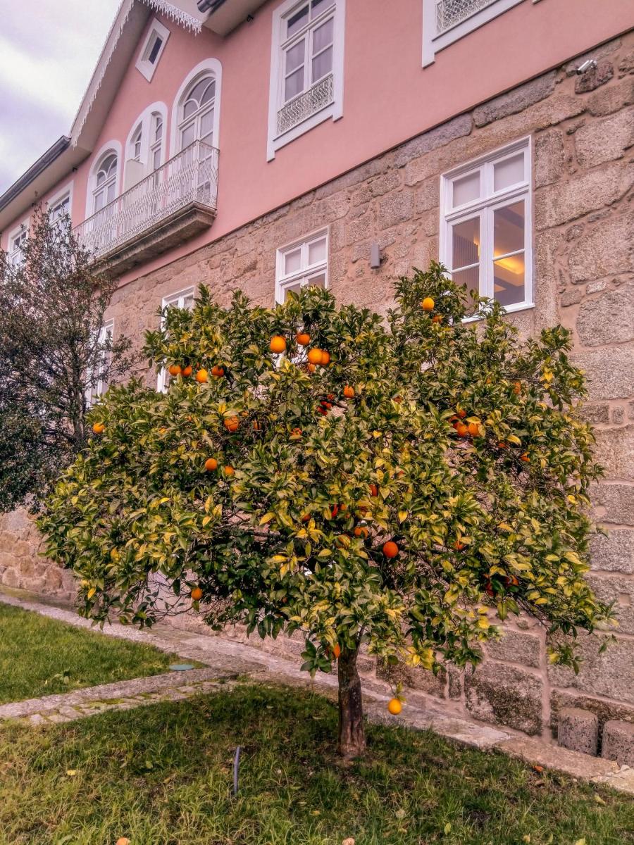 Um jardim no exterior de Ribeira Collection Hotel by Piamonte Hotels