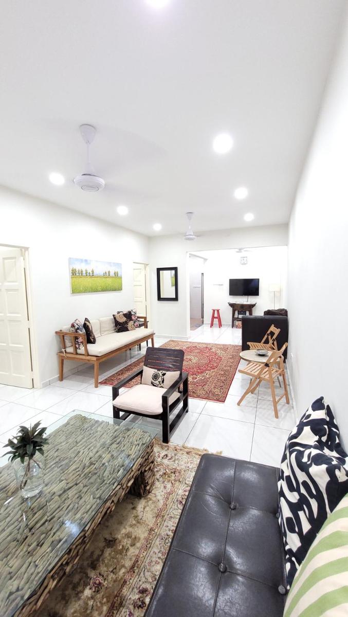 The Penggawa Homestay - 3 comfortable bedrooms - Housity