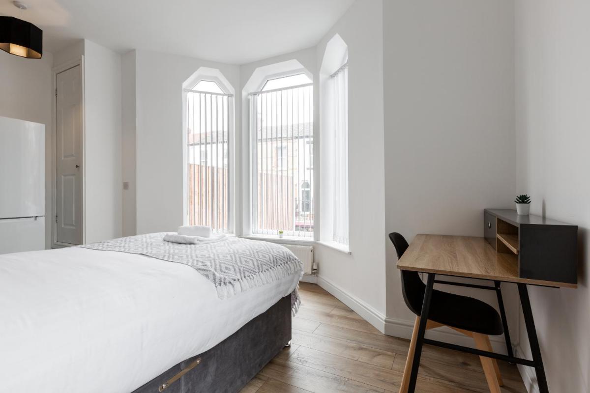 York Villas Free Parking Included - Housity