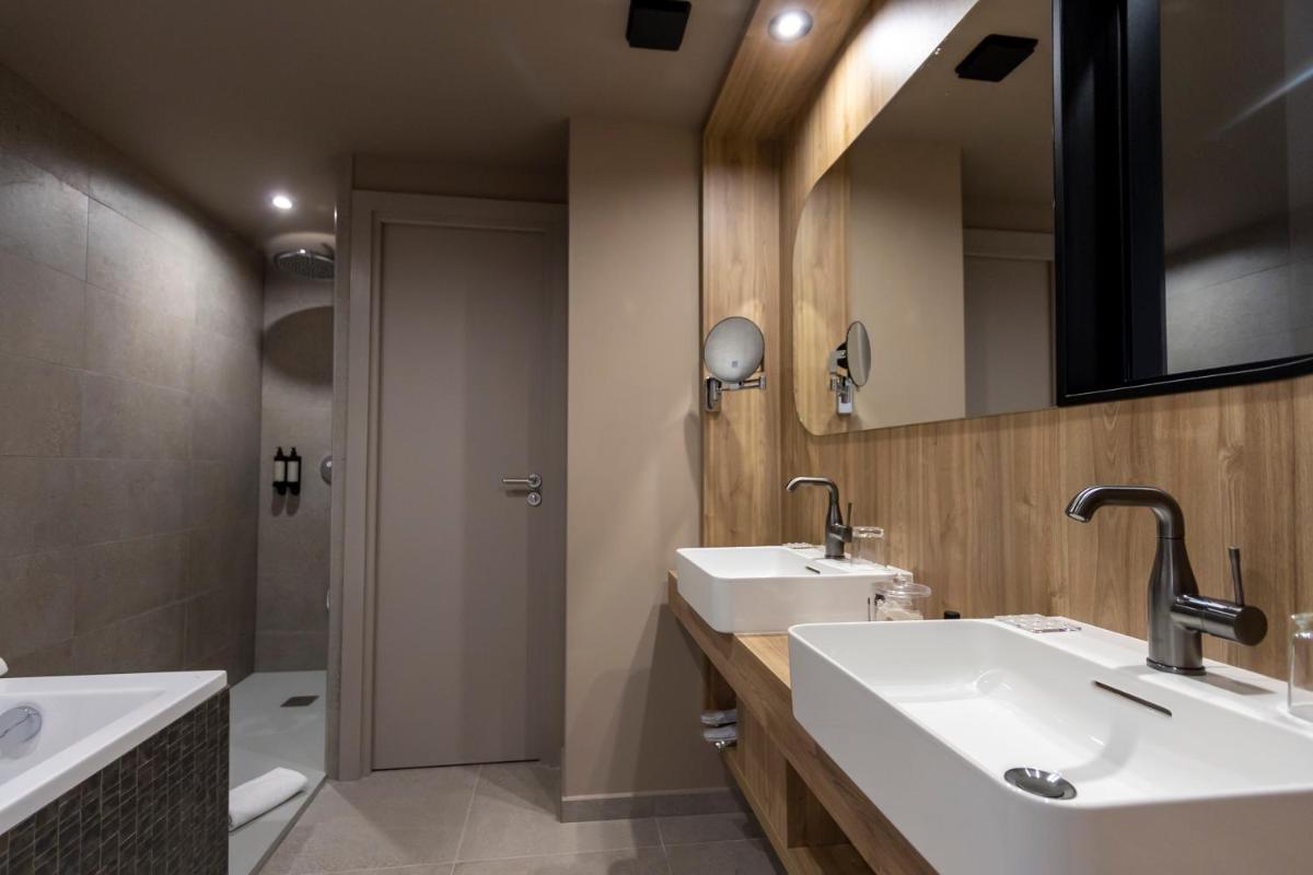 Salle de bains dans l'établissement Hotel L'Acquale