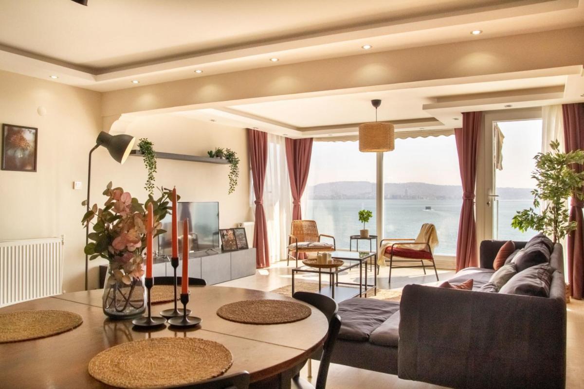 Exceptional Flat with Sea View in Izmir - Housity