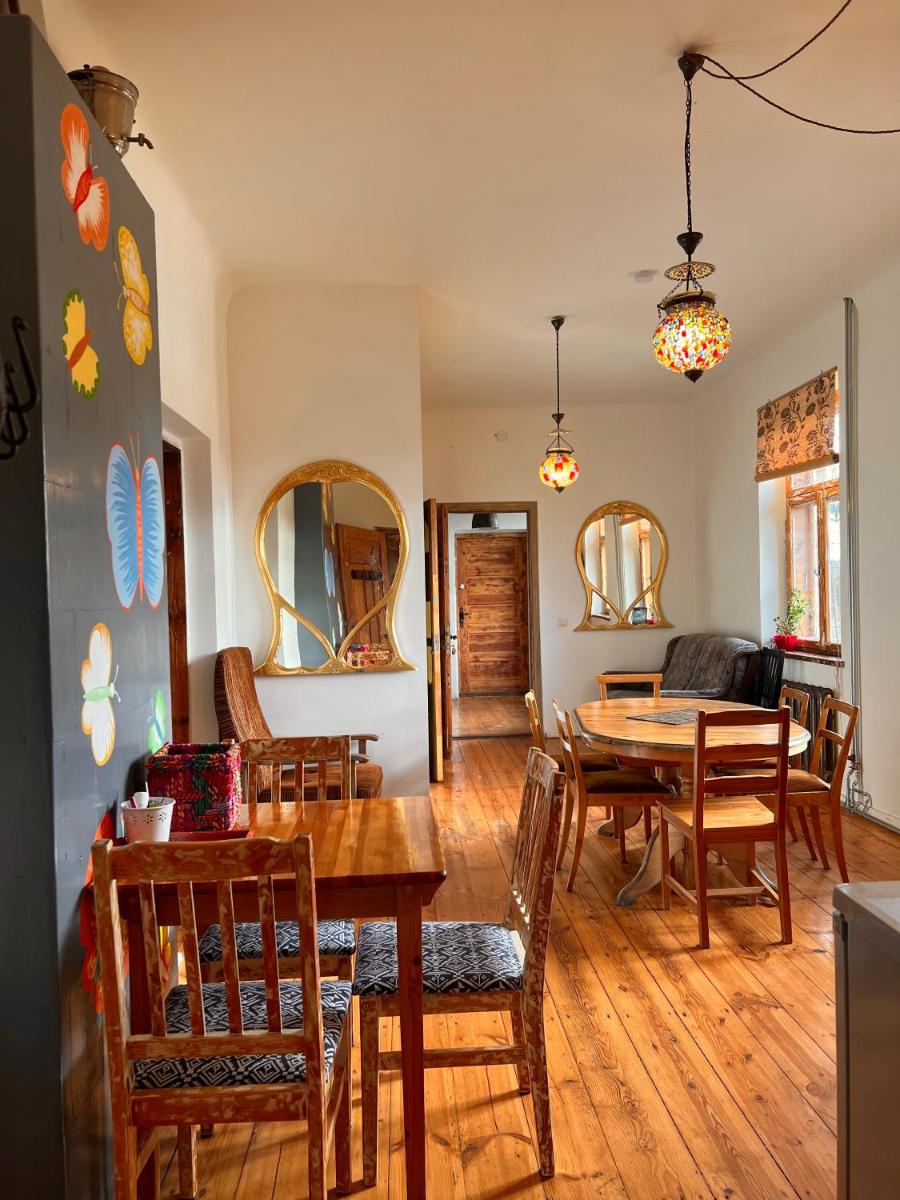 Butterfly House - Housity