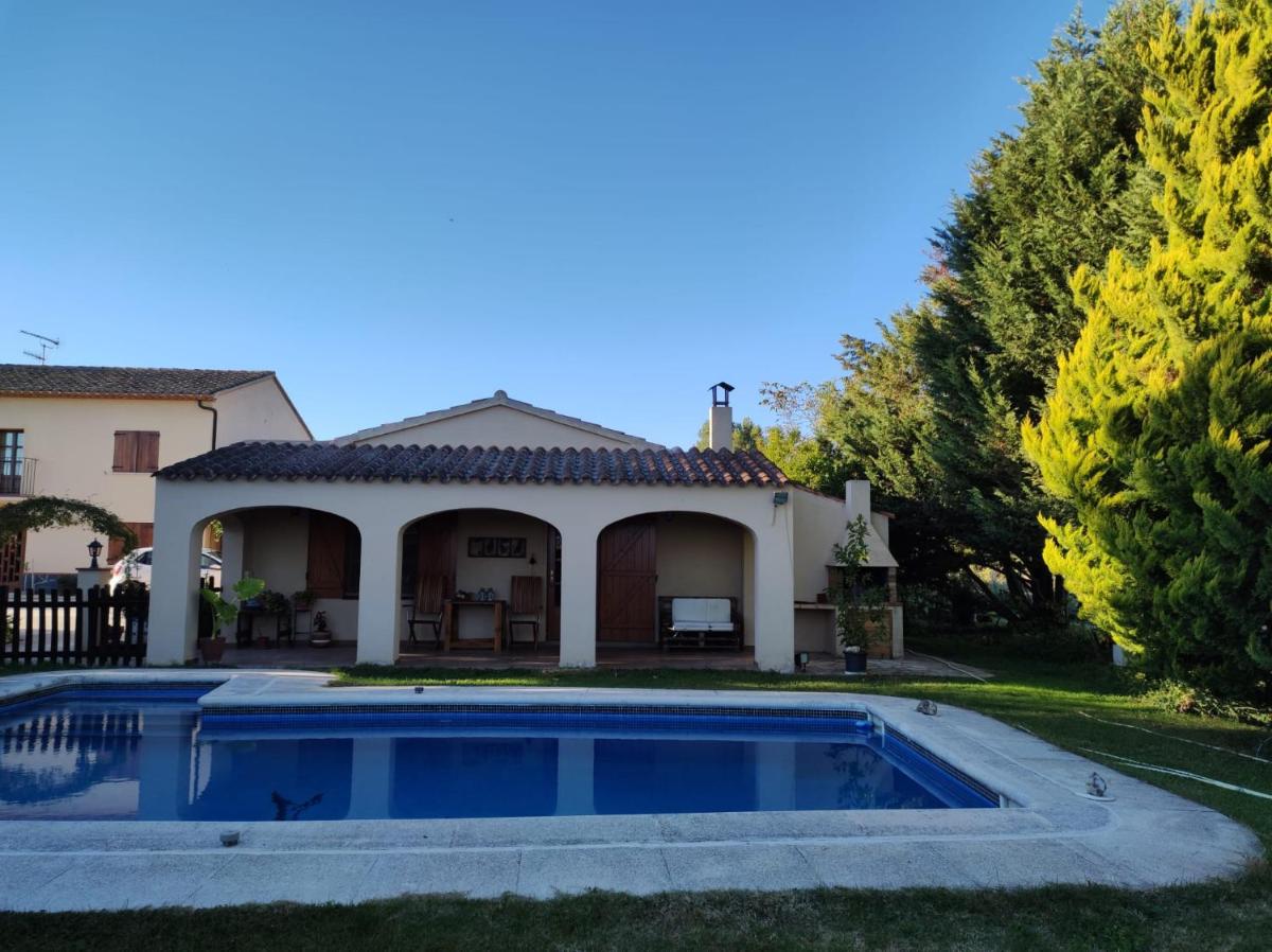 Apartment with private pool and garden - Housity