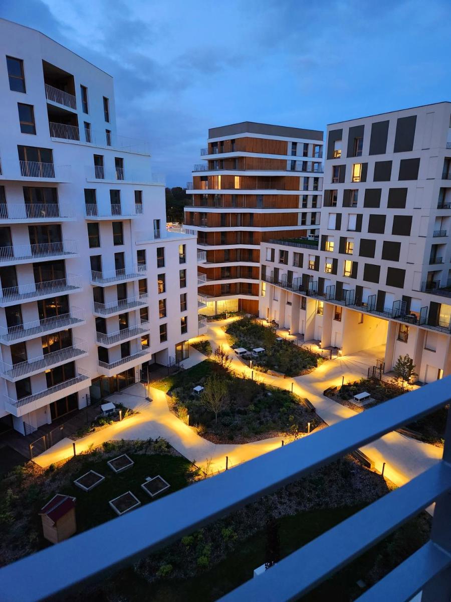 The Orly Neighbors - Housity
