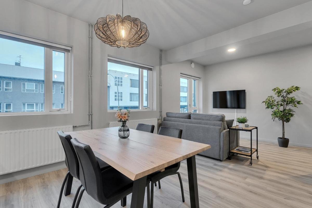 Sunny Central Apartment - Housity