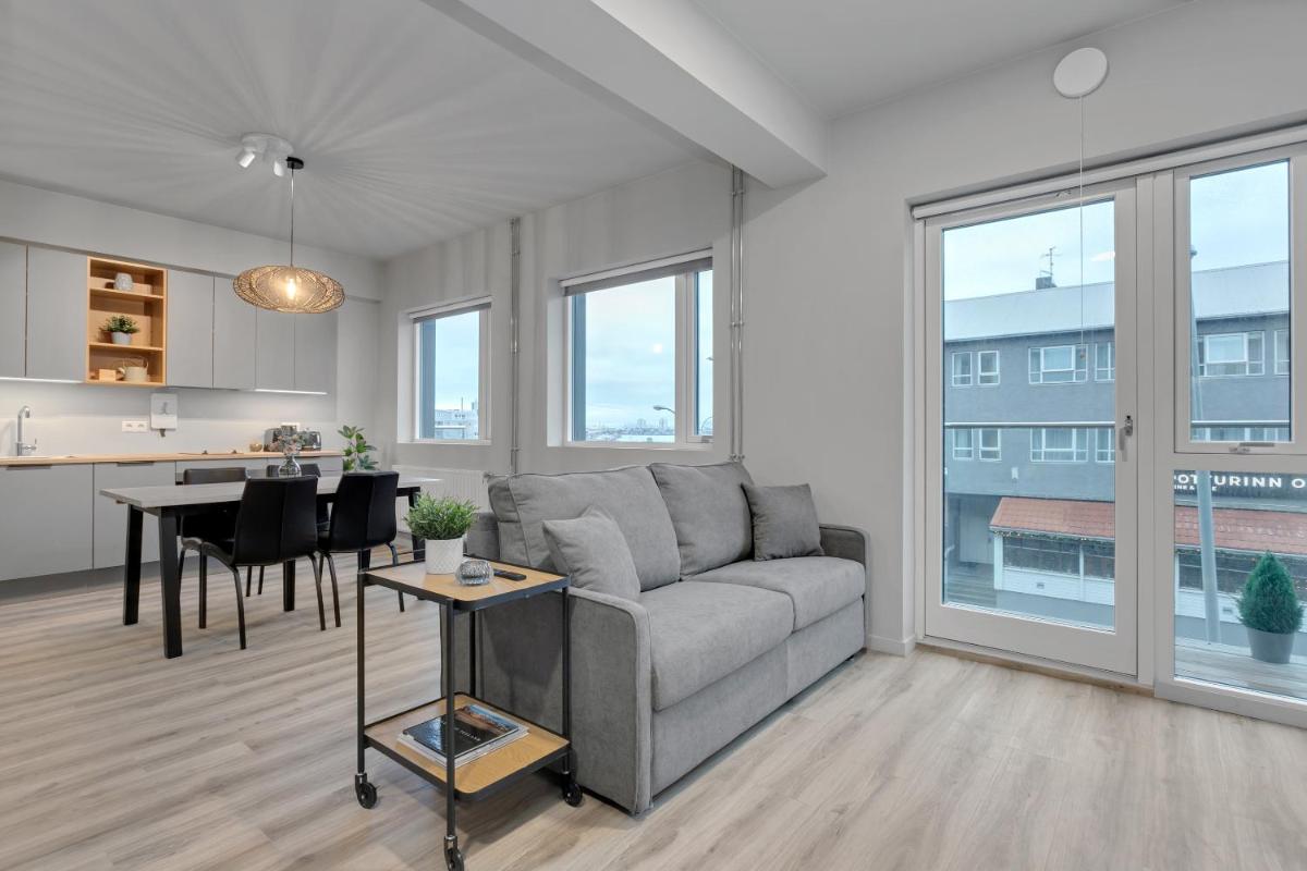 Sunny Central Apartment - Housity