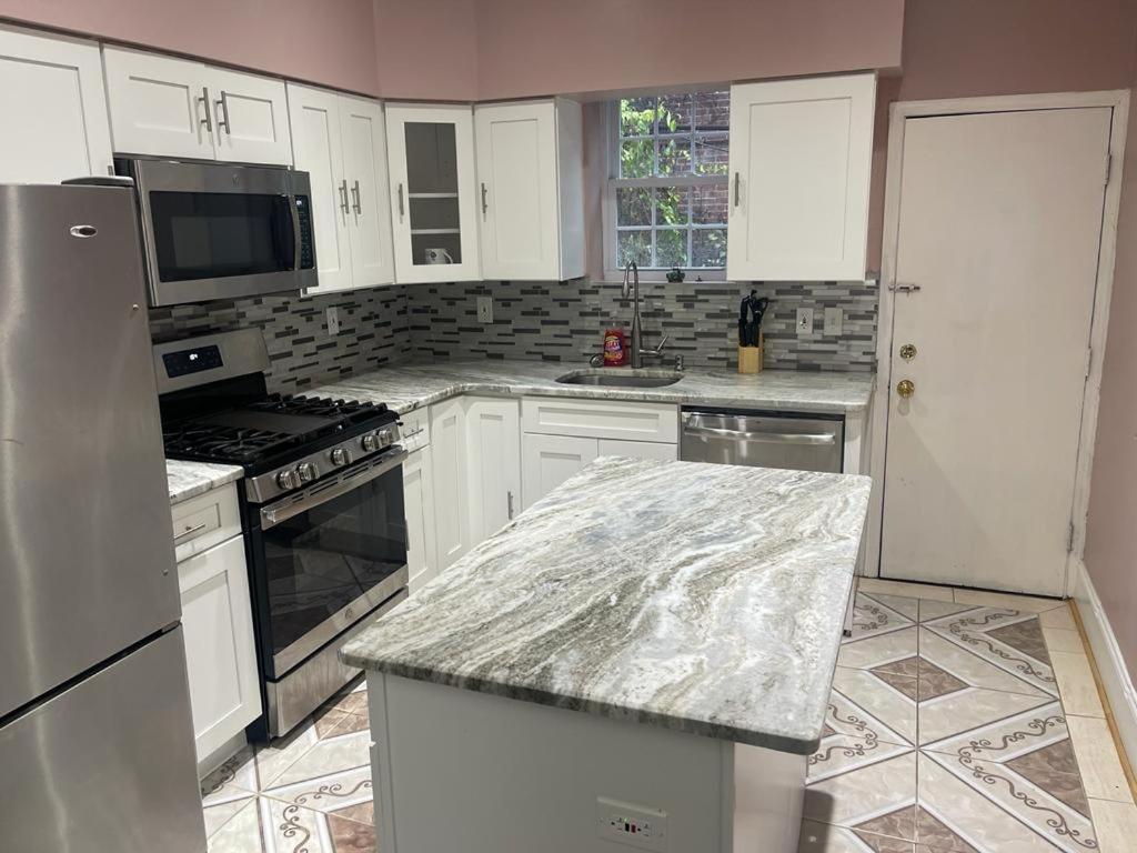 Convenient Guest House in West Philadelphia - Housity