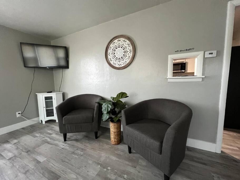 Classic 2-bedroom in Central Billings - Housity