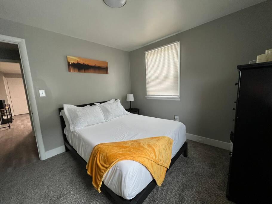 Classic 2-bedroom in Central Billings - Housity