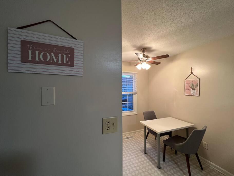 The Red Door 2-bedroom townhouse near VT & RU - Housity
