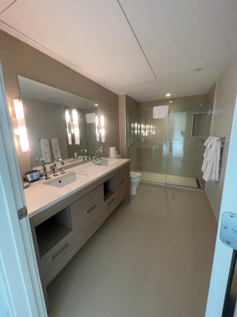 3 Bedroom Luxury Bethesda Apartment - Housity