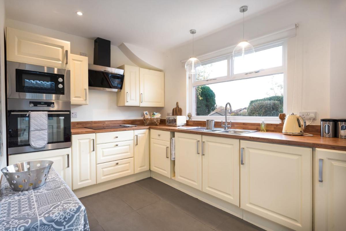 Fell View - Dog-Friendly House, Enclosed Garden & Great Views - Housity