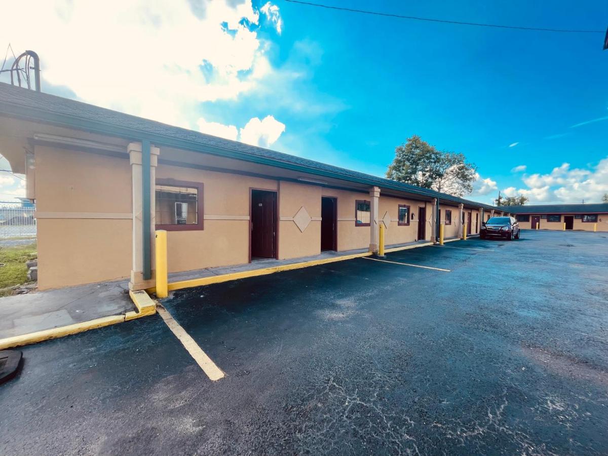 Royal Palms Motel & RV Park - Housity