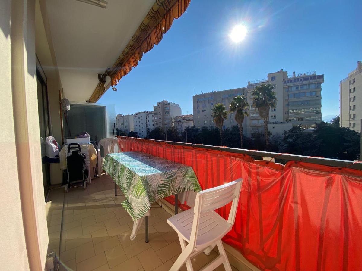 2 rooms facing south 300m from the Croisette LIVE IN LE BOSQUET - Housity