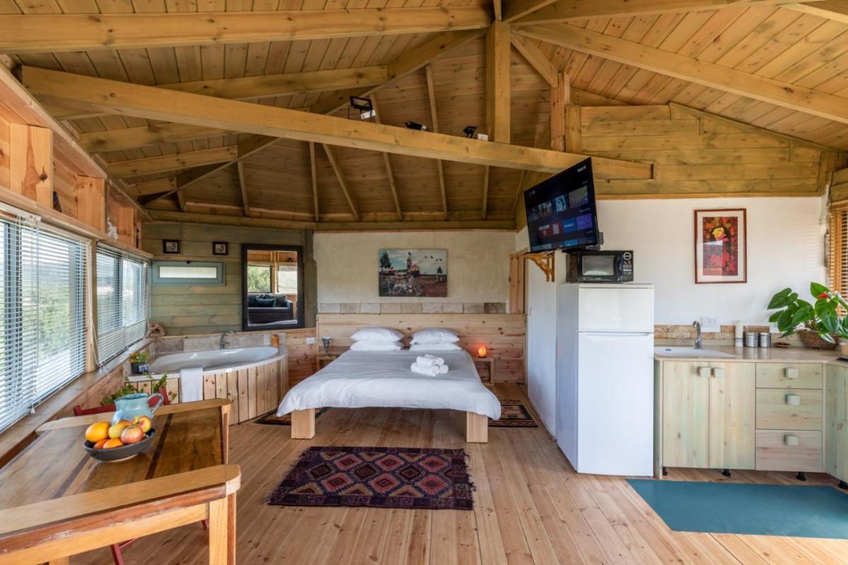 SHIR HACHORESh - Housity