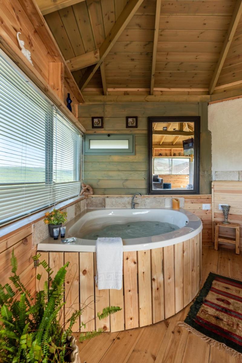 SHIR HACHORESh - Housity