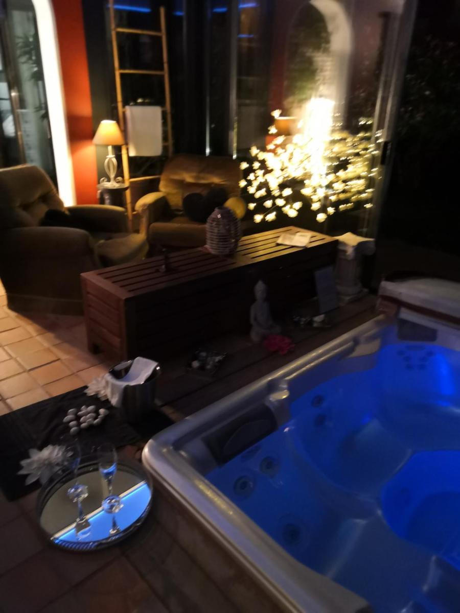 Détente en amoureux - Housity