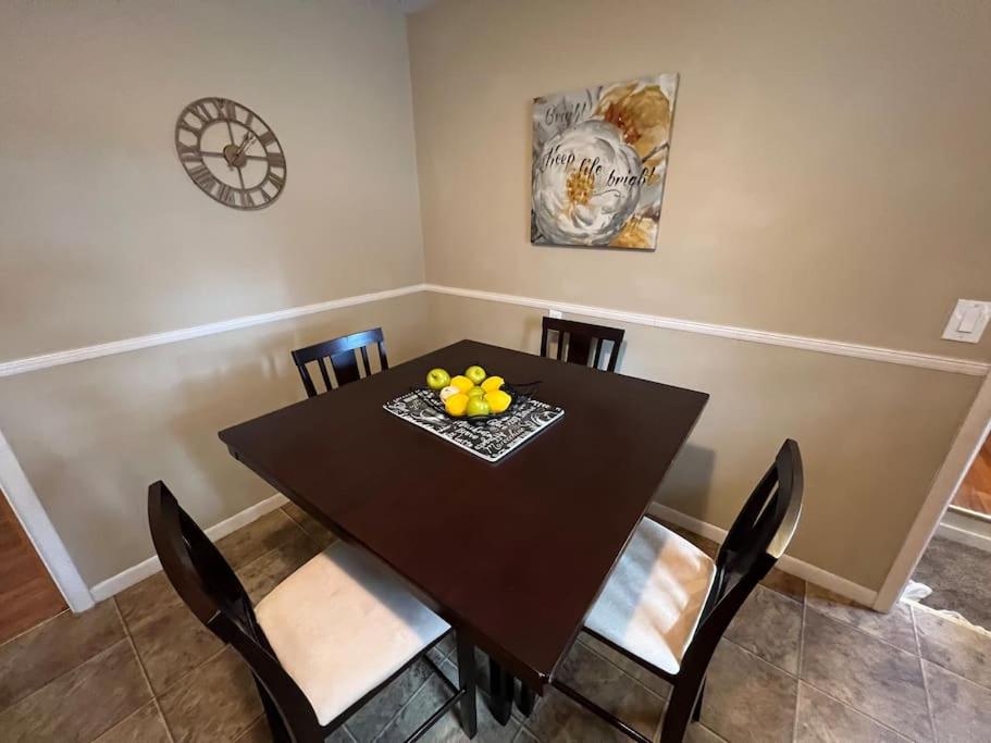 Spacious 4 bedroom residential at Burlington Park - Housity