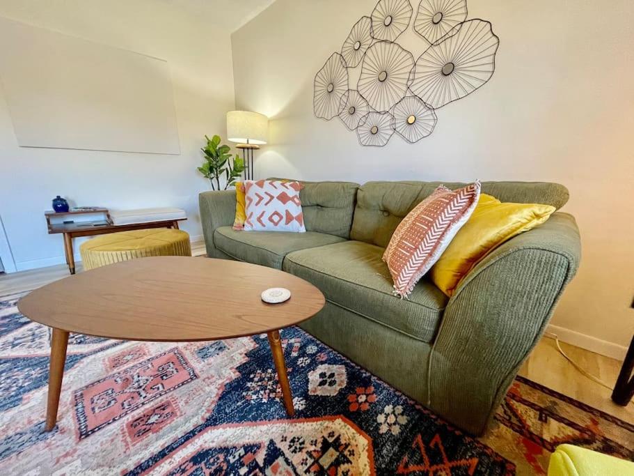 Fresh and Spacious 1 Bedroom in South Knox - Housity