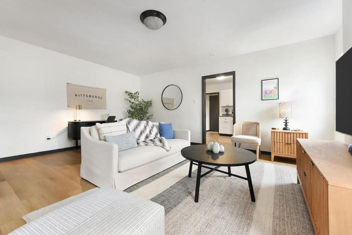 HostWise Stays - Butler St, Off-Street Parking, Brand New! - Housity
