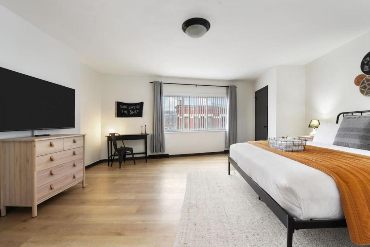 HostWise Stays - Butler St, Off-Street Parking, Brand New! - Housity