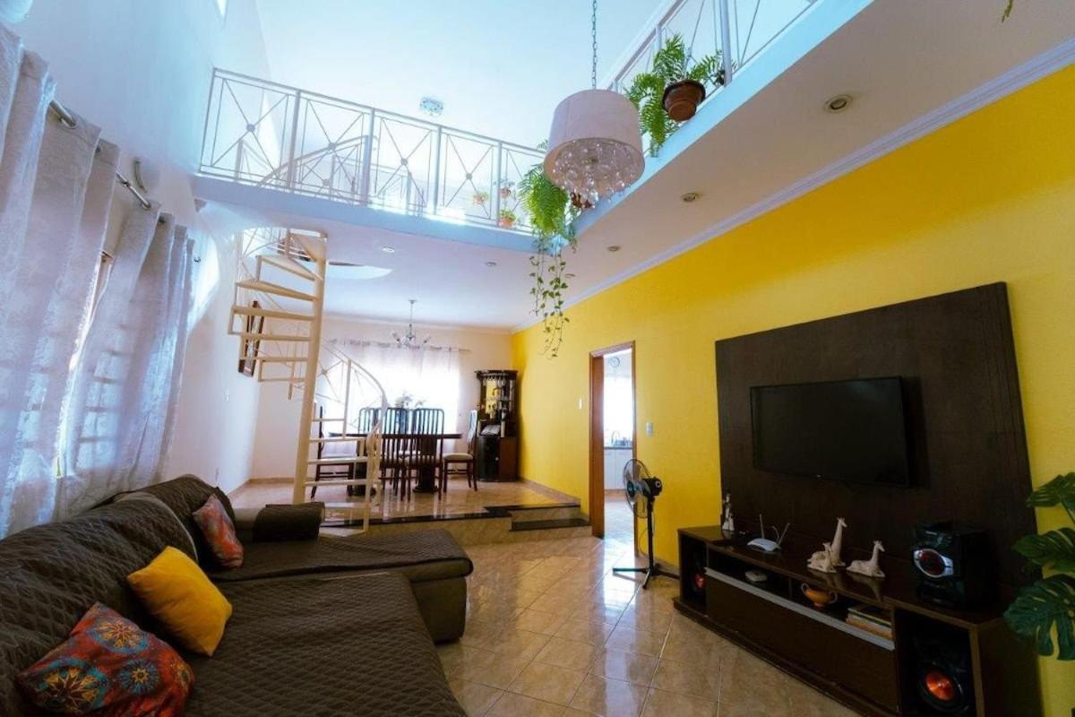 Sobrado relaxante com 4 quartos, enxoval completo , perfeito para famílias grandes - Housity