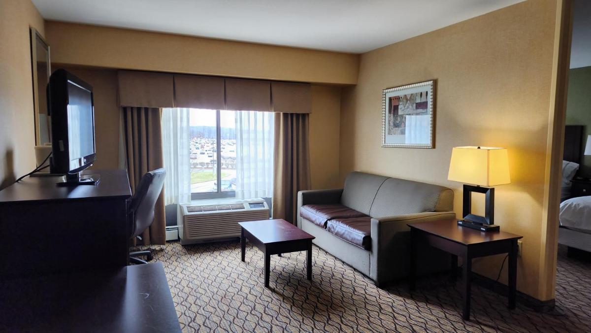 Wingate by Wyndham Kittanning - Housity