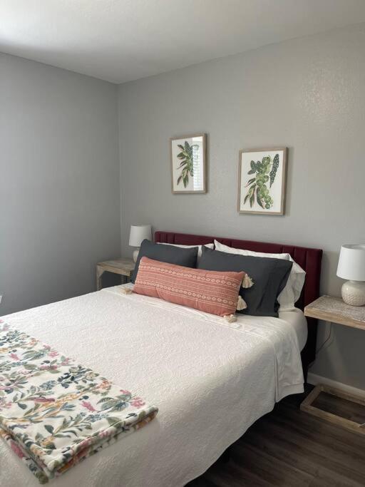 Suitetrails - The Carolyn - 2 Bedroom Apt in Quilt Town, USA