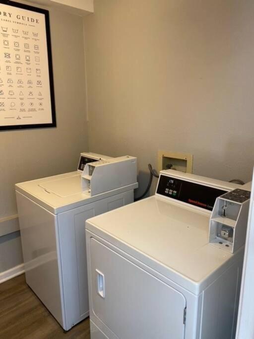 Suitetrails - The Carolyn - 2 Bedroom Apt in Quilt Town, USA