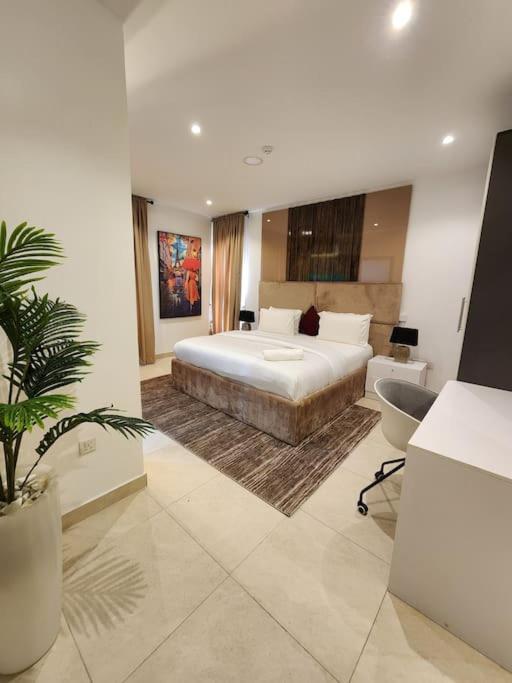 Experience unique fusion of convenience & luxury - Housity